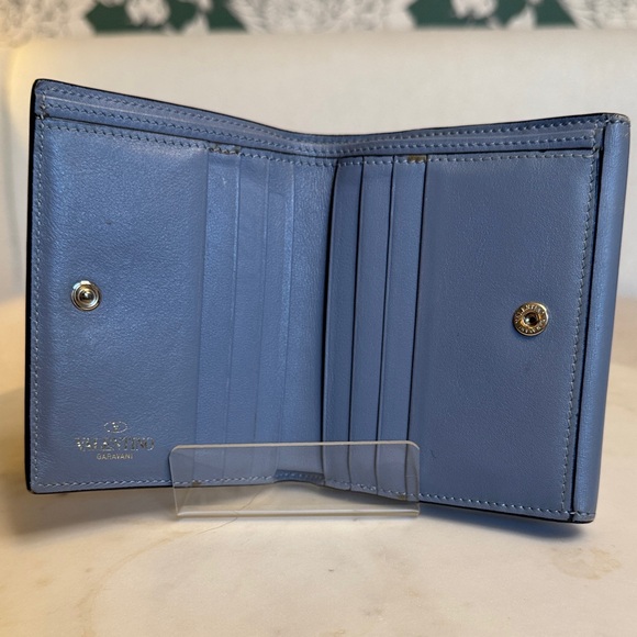 Valentino Garavani Authentic Blue Wallet with Gold Studs Full Inclusion - Picture 12 of 16